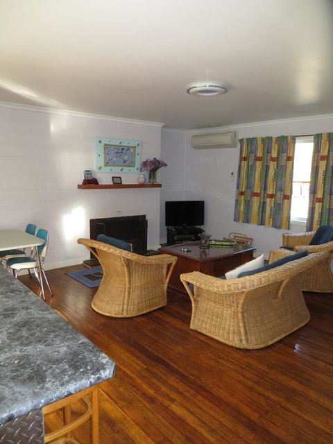 Orford Prosser Holiday Units - ACT Tourism 0