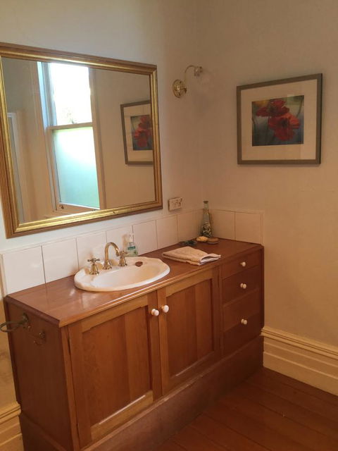 Sandy Bay Cottage - ACT Tourism 9