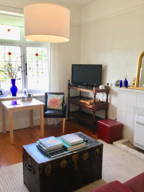 Sandy Bay Cottage - ACT Tourism 10