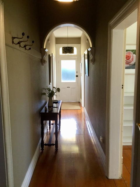 Sandy Bay Cottage - ACT Tourism 6