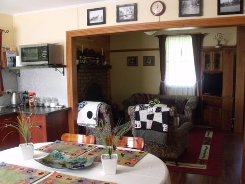 Blue Wren Riverside Cottage - ACT Tourism 20