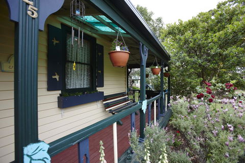 Blue Wren Riverside Cottage - ACT Tourism 9