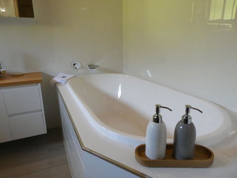 Osprey Lodge & Bungalow - ACT Tourism 10