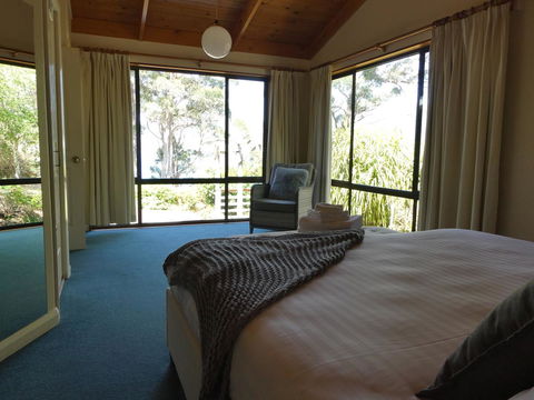 Osprey Lodge & Bungalow - ACT Tourism 14