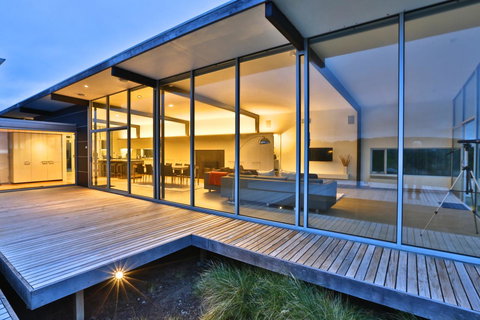 Cloudy Bay Beach House - ACT Tourism 0