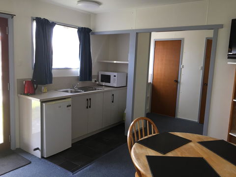 Regatta Point Tavern & Holiday Villas - ACT Tourism 1