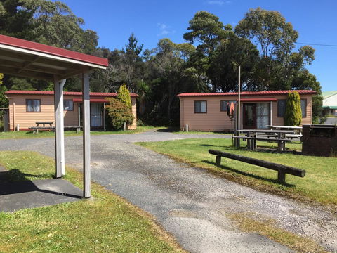 Regatta Point Tavern & Holiday Villas - ACT Tourism 24