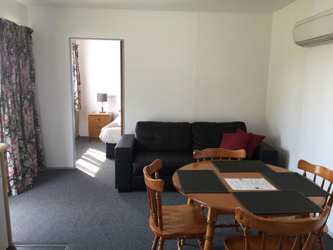 Regatta Point Tavern & Holiday Villas - ACT Tourism 22