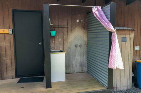BAY OF FIRES ECO HUT Off Grid Experience At Binalong Bay - ACT Tourism 17