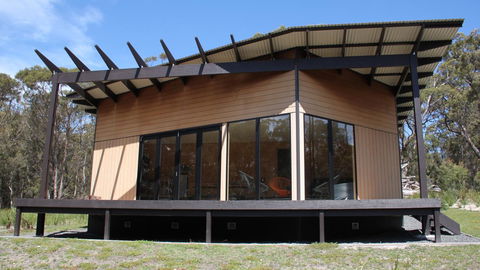 BAY OF FIRES ECO HUT Off Grid Experience At Binalong Bay - ACT Tourism 21