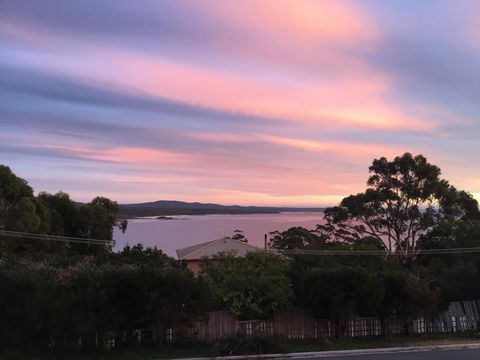 GRANITE BEACH HOUSE @ Bay Of Fires - ACT Tourism 0