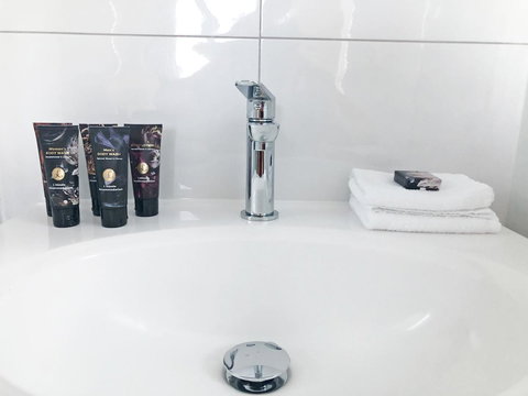 EMBRACING EVANDALE - Hosted By L'Abode Accommodation - ACT Tourism 24