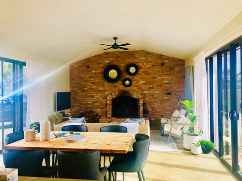 EMBRACING EVANDALE - Hosted By L'Abode Accommodation - ACT Tourism 1