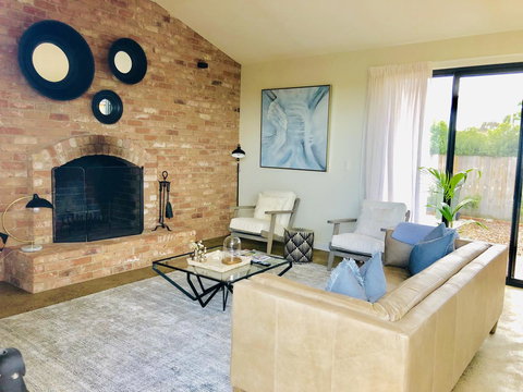 EMBRACING EVANDALE - Hosted By L'Abode Accommodation - ACT Tourism 5