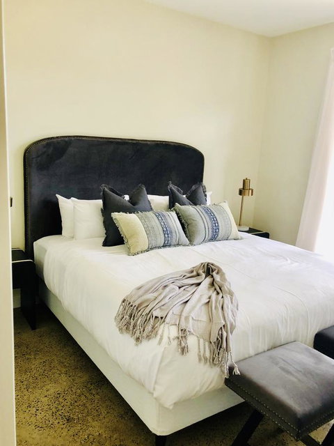 EMBRACING EVANDALE - Hosted By L'Abode Accommodation - ACT Tourism 3