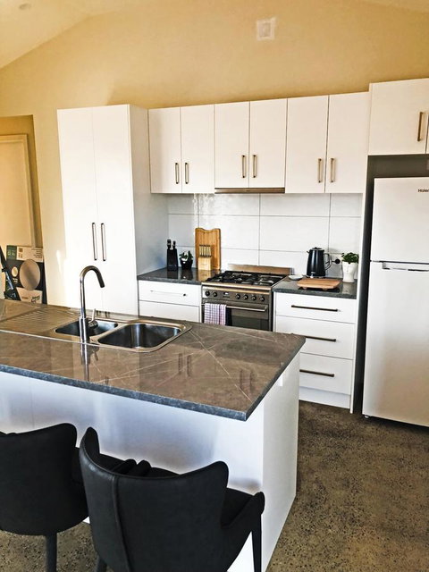 EMBRACING EVANDALE - Hosted By L'Abode Accommodation - ACT Tourism 18