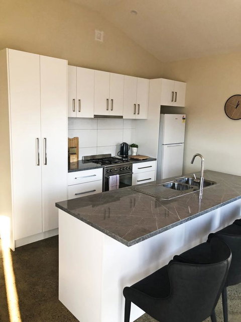 EMBRACING EVANDALE - Hosted By L'Abode Accommodation - ACT Tourism 19