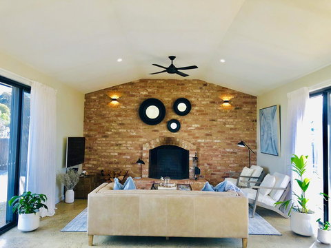 EMBRACING EVANDALE - Hosted By L'Abode Accommodation - ACT Tourism 0