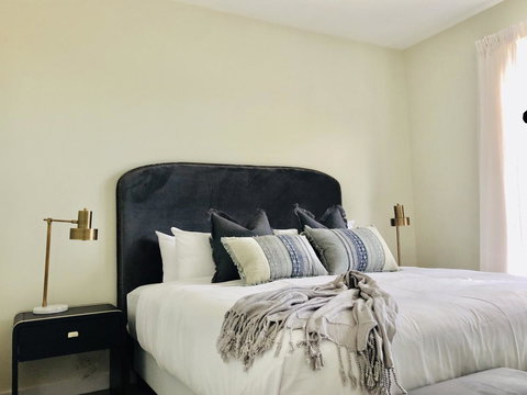 EMBRACING EVANDALE - Hosted By L'Abode Accommodation - ACT Tourism 14