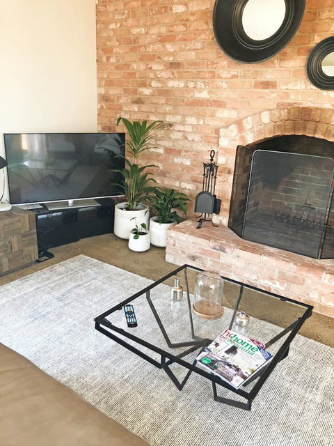 EMBRACING EVANDALE - Hosted By L'Abode Accommodation - ACT Tourism 11