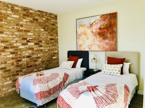 EMBRACING EVANDALE - Hosted By L'Abode Accommodation - ACT Tourism 15