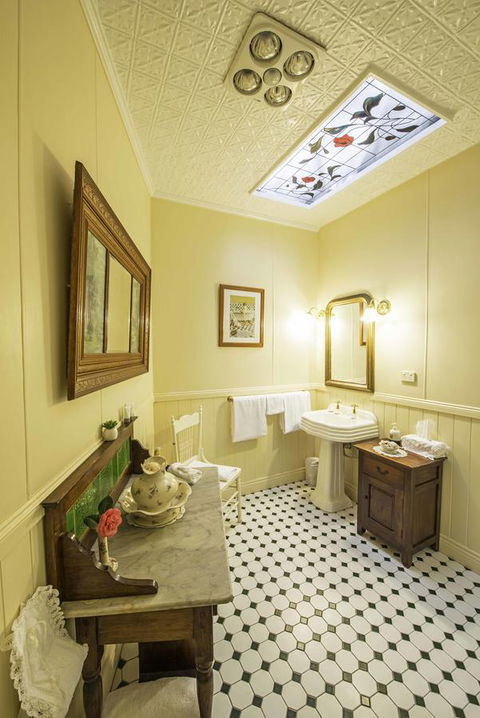 Touchwood Cottages - ACT Tourism 36