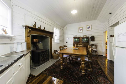 Touchwood Cottages - ACT Tourism 43