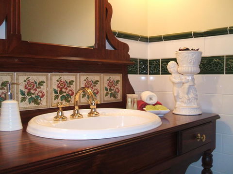 Touchwood Cottages - ACT Tourism 22