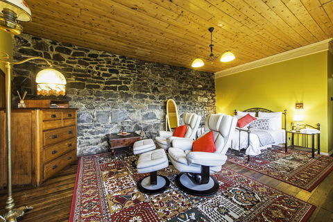 Touchwood Cottages - ACT Tourism 38