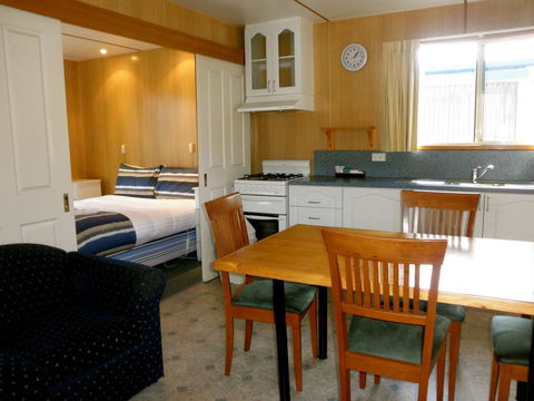 Strahan Beach Tourist Park - ACT Tourism 4