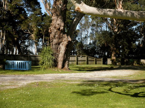 Strahan Beach Tourist Park - ACT Tourism 5