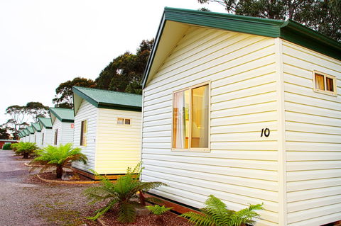 Strahan Beach Tourist Park - ACT Tourism 0