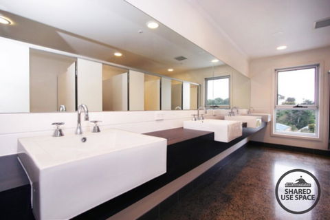 The Island Accommodation - ACT Tourism 4