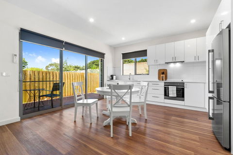 Rosewater Townhouses Dromana - ACT Tourism 9