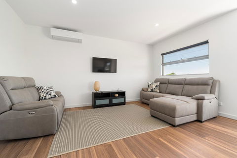 Rosewater Townhouses Dromana - ACT Tourism 25