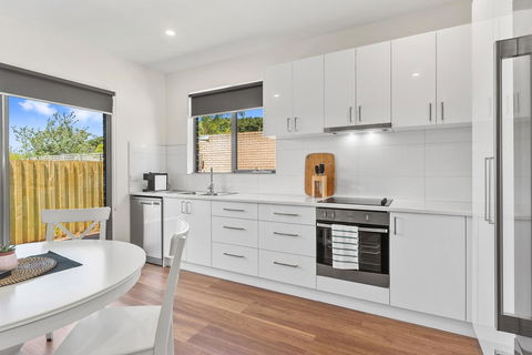 Rosewater Townhouses Dromana - ACT Tourism 8