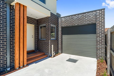Rosewater Townhouses Dromana - ACT Tourism 5