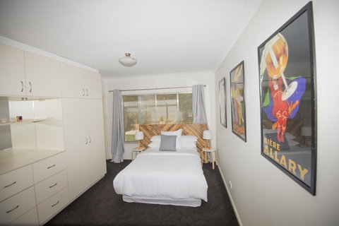 Flora Hill Creek Views - ACT Tourism 2