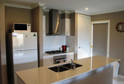 Atarhi Villas - Melbourne - ACT Tourism 3