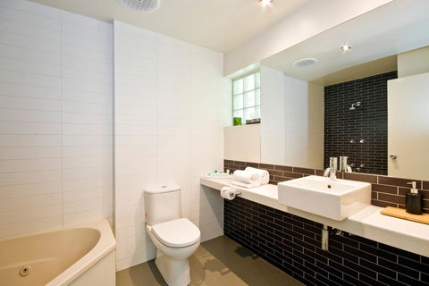 Lorne Bay View Motel - ACT Tourism 28