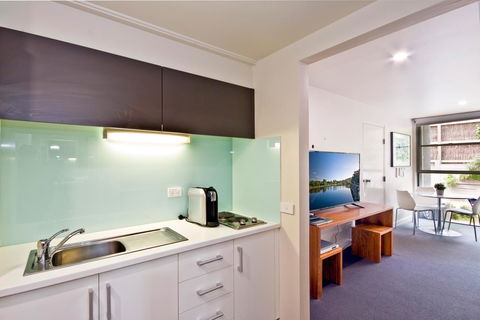 Lorne Bay View Motel - ACT Tourism 41