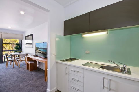 Lorne Bay View Motel - ACT Tourism 29