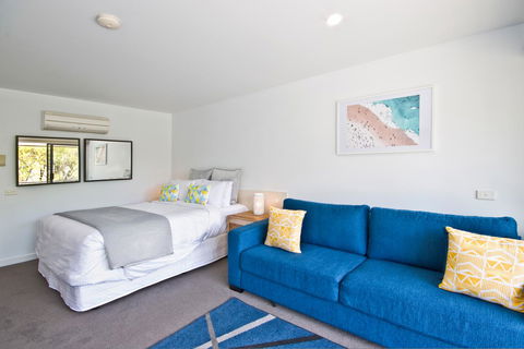 Lorne Bay View Motel - ACT Tourism 18