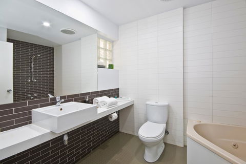 Lorne Bay View Motel - ACT Tourism 30