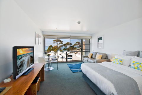 Lorne Bay View Motel - ACT Tourism 13