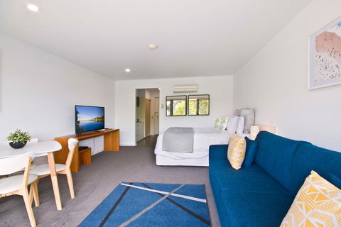 Lorne Bay View Motel - ACT Tourism 20