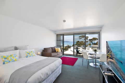 Lorne Bay View Motel - ACT Tourism 4