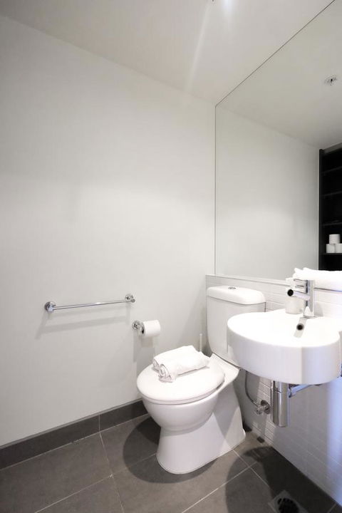 Mono Apartments On Franklin Street - ACT Tourism 11