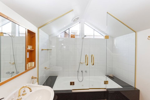 54 On Bank - ACT Tourism 38