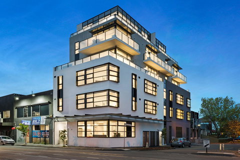 The Hamptons Apartments - St Kilda - ACT Tourism 0
